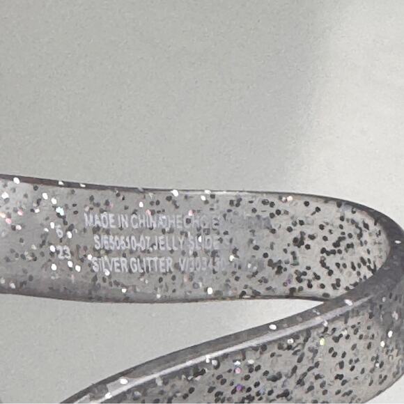 Old Navy Women's Low Heel Flat Silver Glitter Jelly Slide Sz 6 NWT - Picture 7 of 7
